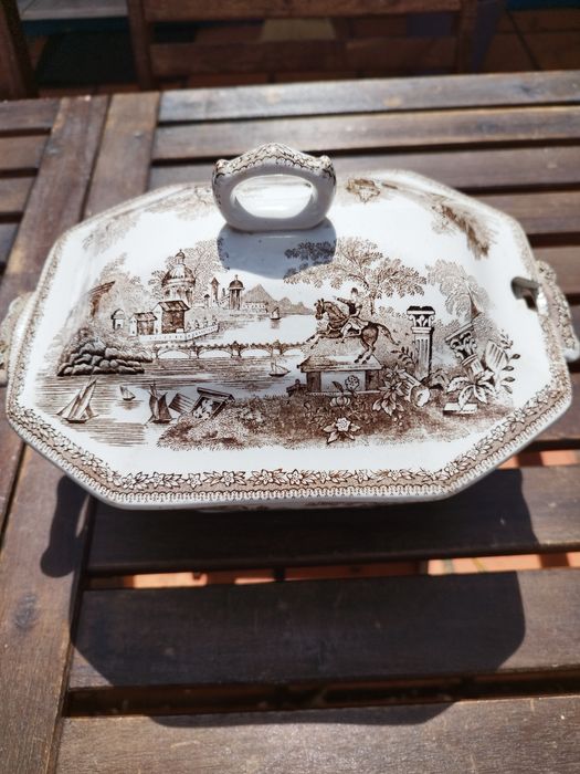 Terrina da Real Fábrica de Sacavém