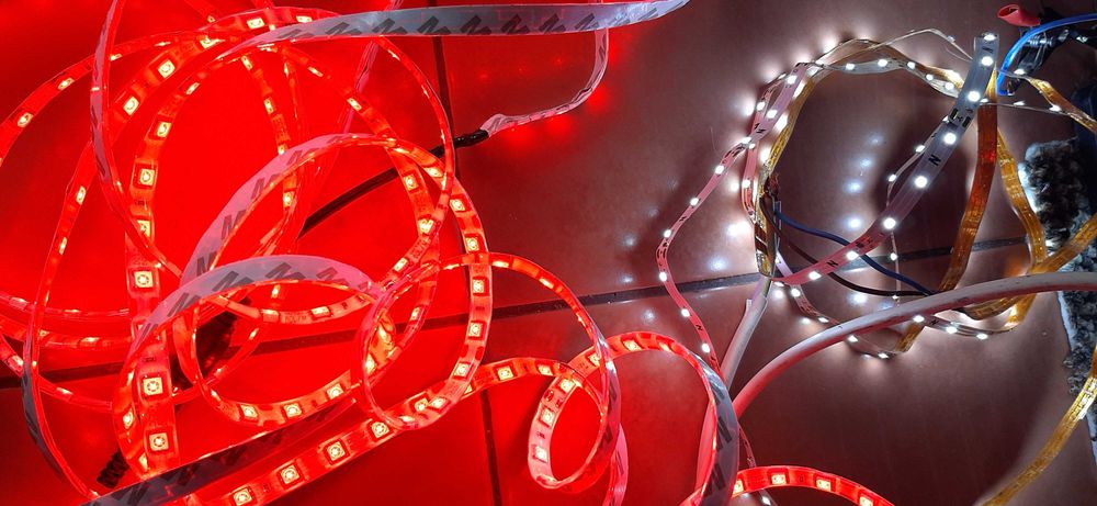 Лед лєнта червона ,біла та кольорова