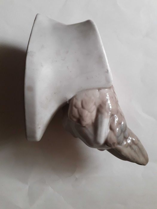 Фарфоровая статуэтка сидячая собака.Статуэтка для карандашей