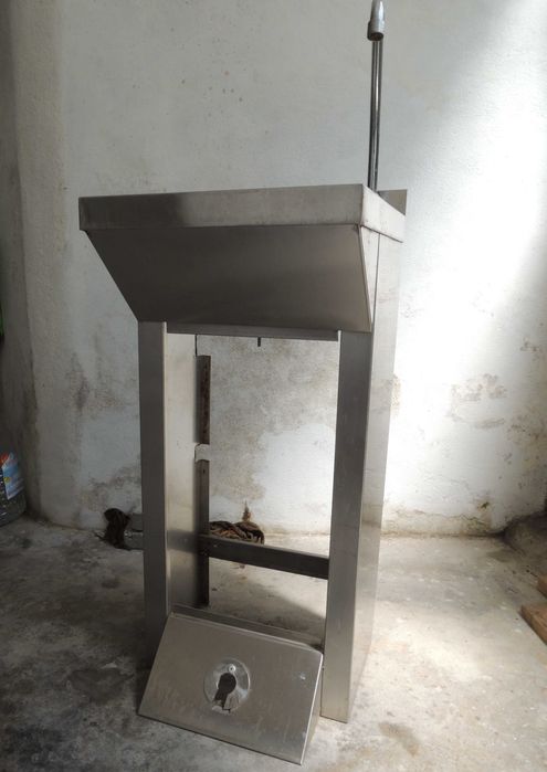 Lavatório / Lava-mãos Industrial Inox de Pé com Pedal