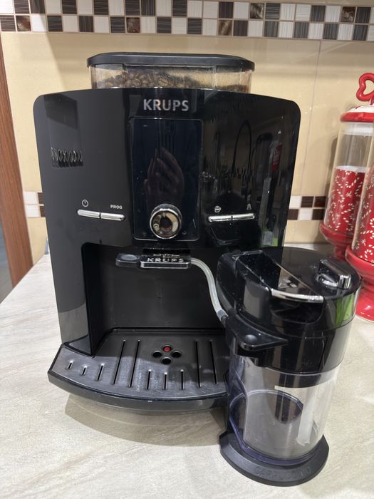 Ekspres automatyczny KRUPS EA8298 – z młynkiem i systemem mlecznym