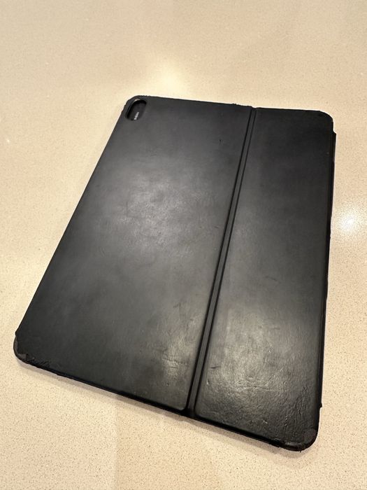 Capa com teclado Apple Magic Keyboard iPad Pro 11