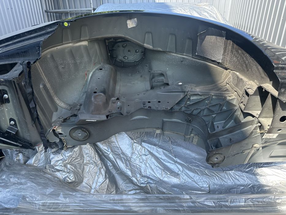 Четвердь задня права Tesla model s 2019