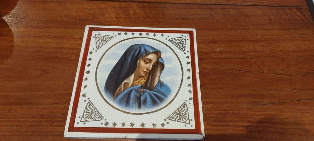Azulejos antigos ,  da F.Sacavém e outro assinado