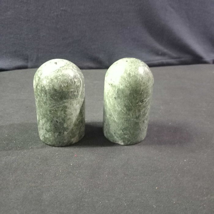 Pimenteiro e saleiro em pedra