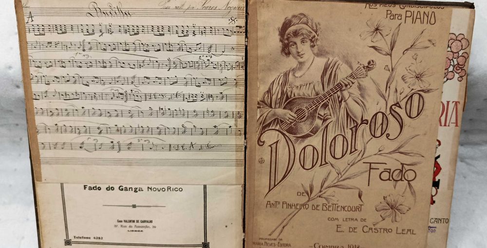 Livro com pautas de música antigas