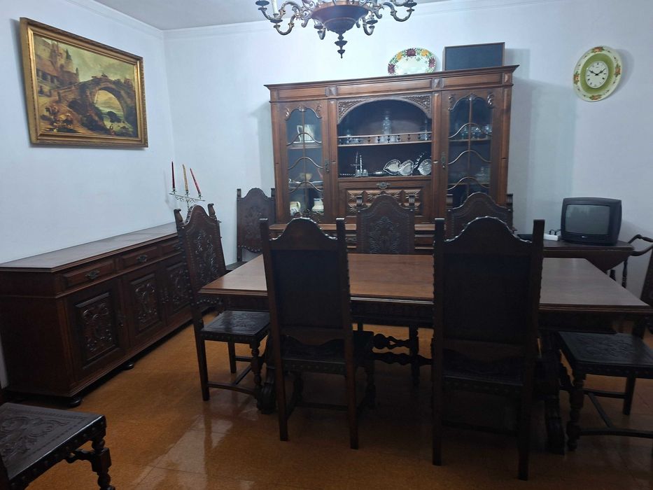 Mobilia de sala em madeira maciça com 8 cadeiras em pele, estilo clássico