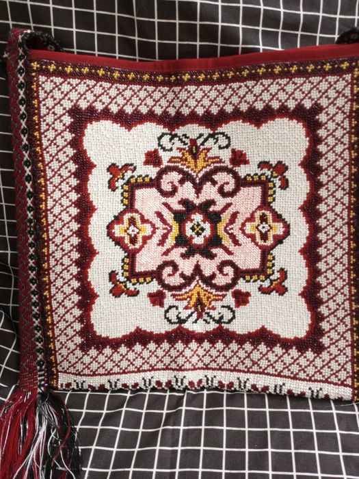 Тайстра вишита бісером ручна робота