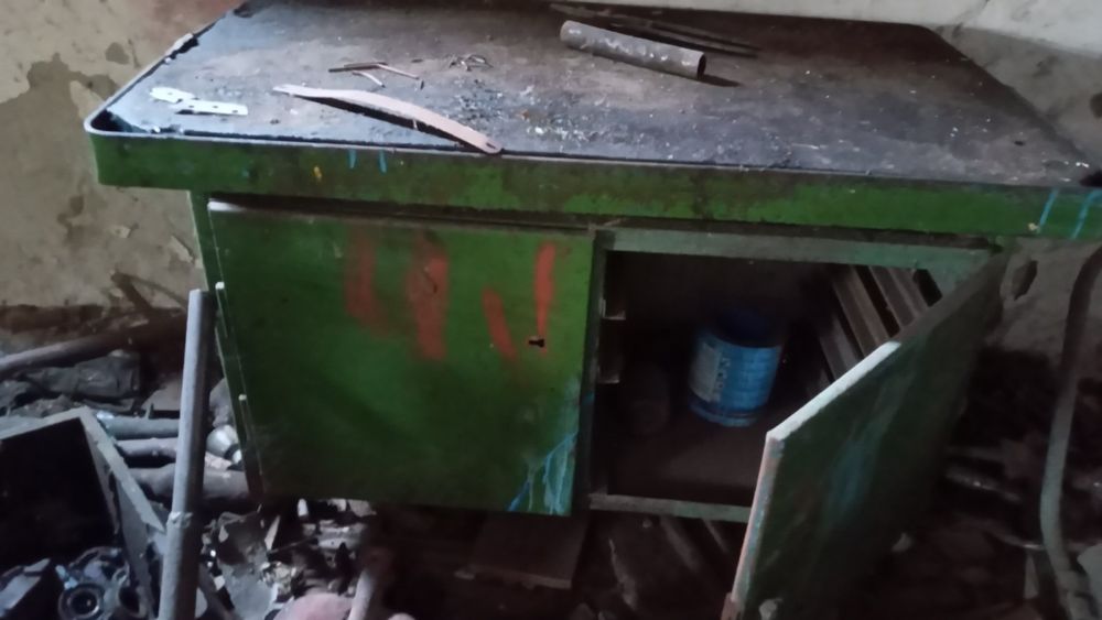 Металевий стіл слюсарний