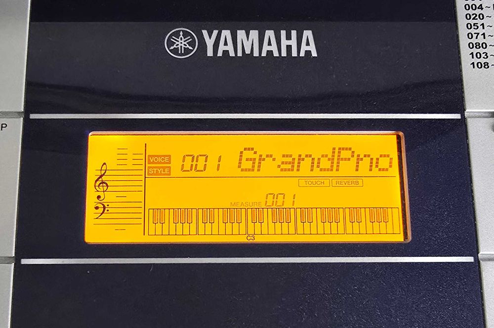 Синтезатор Yamaha PSR-E323 цифровое пианино