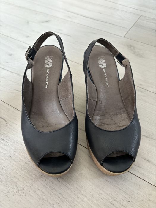 Granatowe sandały na obcasie korku rozmiar 36