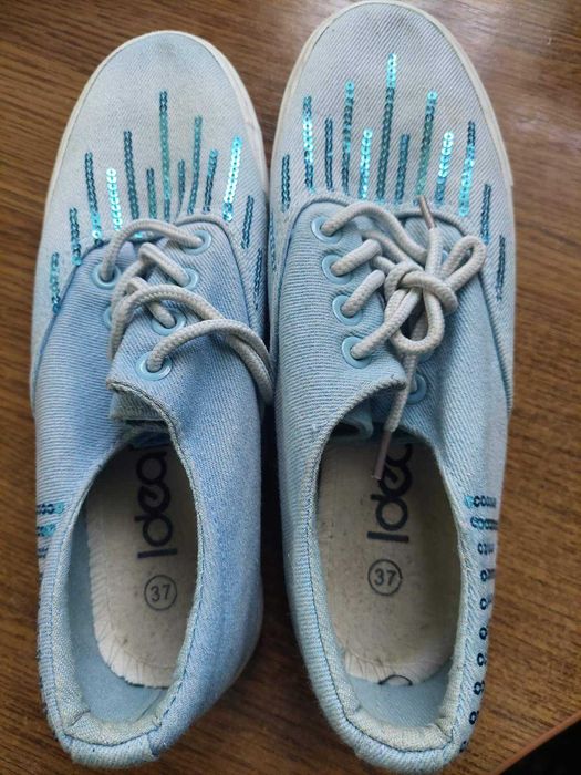 Жіночі джинсові кеди.