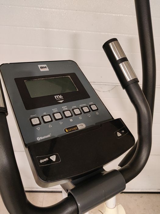 Passadeira elíptica  plataforma vibratória