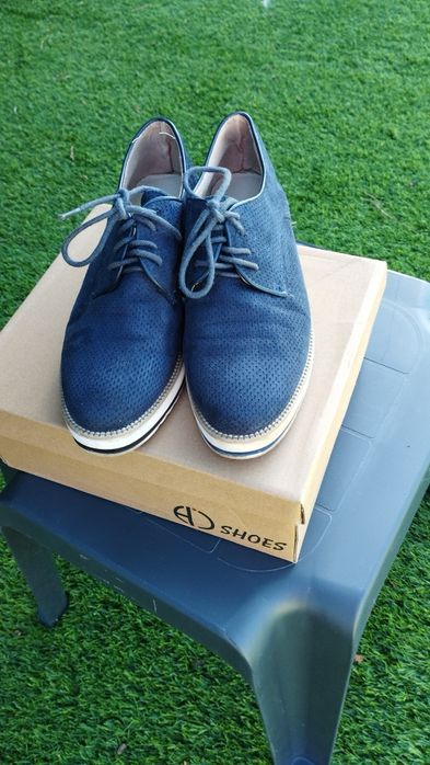 Sapatos tam. 38, com cordões