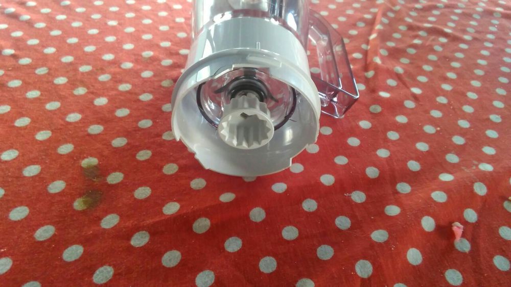 Várias peças de eletrodomésticos e 1 copo de liquidificador novo. Entr