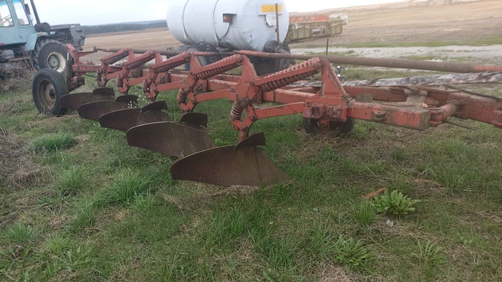 Плуг унія UNIA 5 корпусів