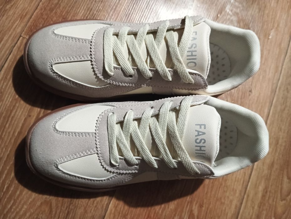 Кросівки для дівчинки