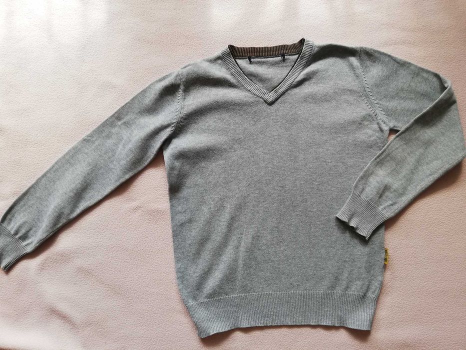 Swterek z dekoltem V firmy Reserved, rozmiar 134cm