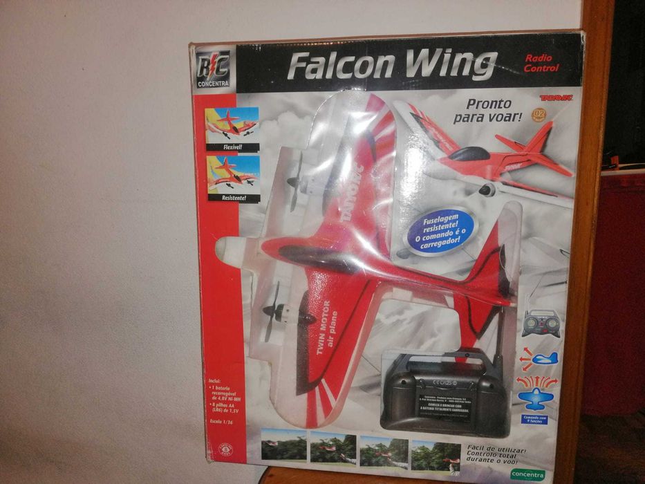 VINTAGE 90S -  tayio falcon win r/s