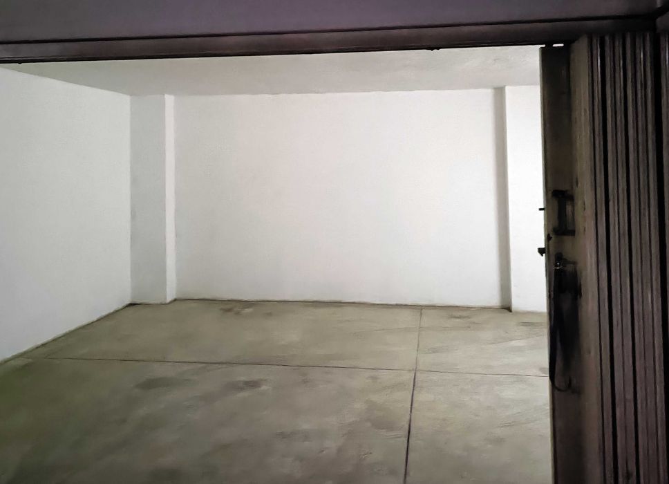 Garagem fechada - Box-Águas Santas