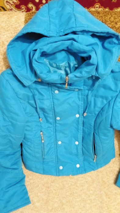 Продам женскую куртку