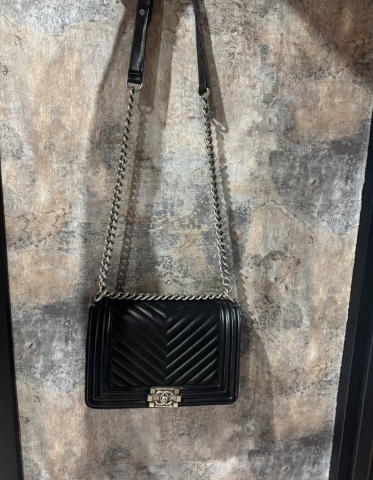 Torebka listonoszka damska pikowana czarna Chanel