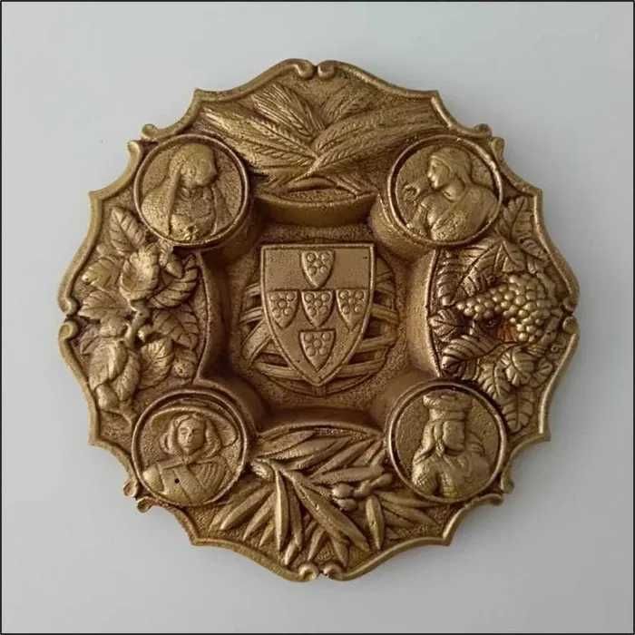 Diversos artigos de artesanato em bronze (ver imagens seguintes)