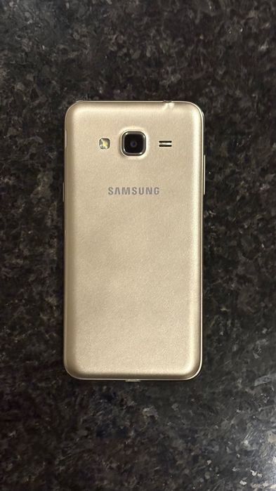 Samsung J3 2016 dourado - com bateria e capa traseiras novas