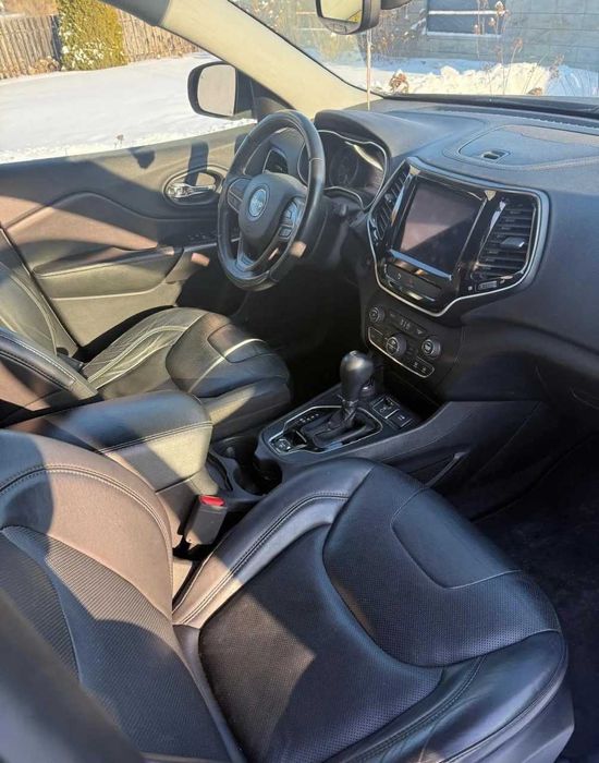 Jeep Cherokee 2019 року