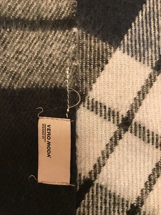 szal w kratę czarno-biały Vero Moda