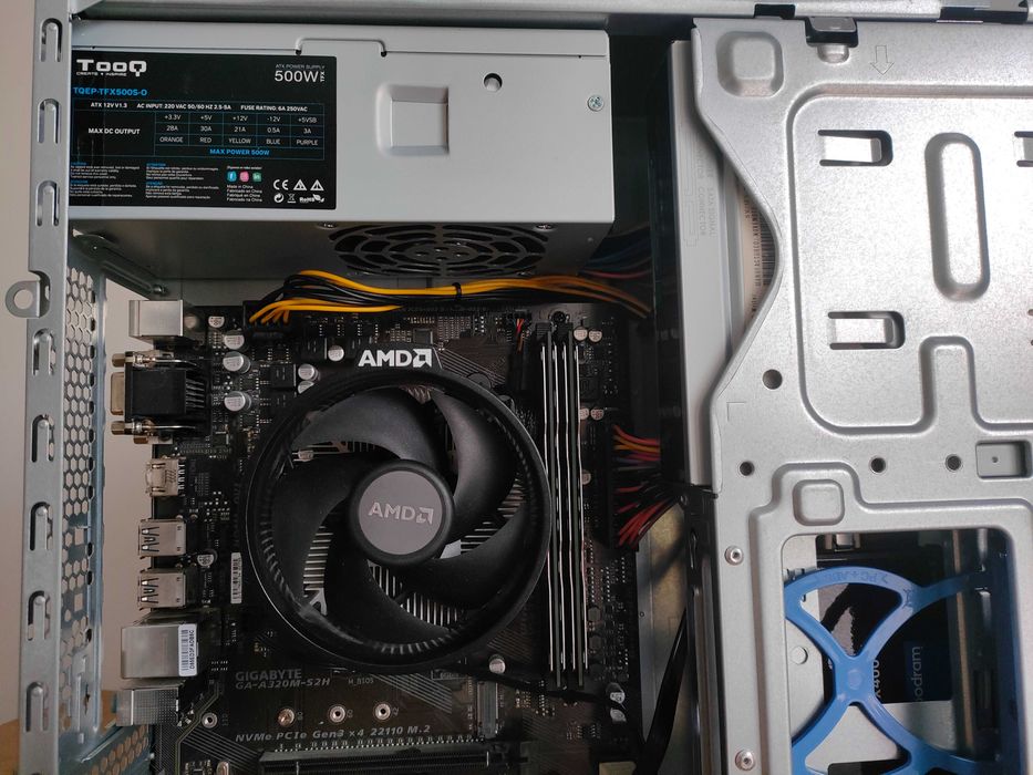 Komputer SFF Ryzen 5 3400G / RX Vega 11 (mały PC , media center)