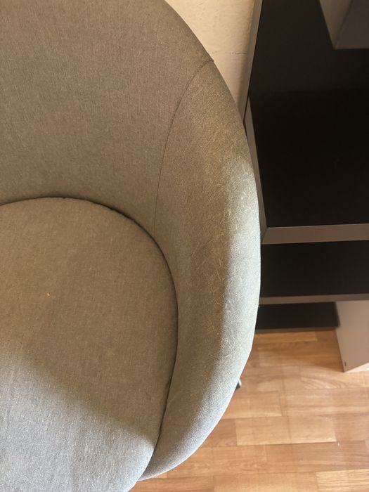 Cadeira de escritorio cinzenta