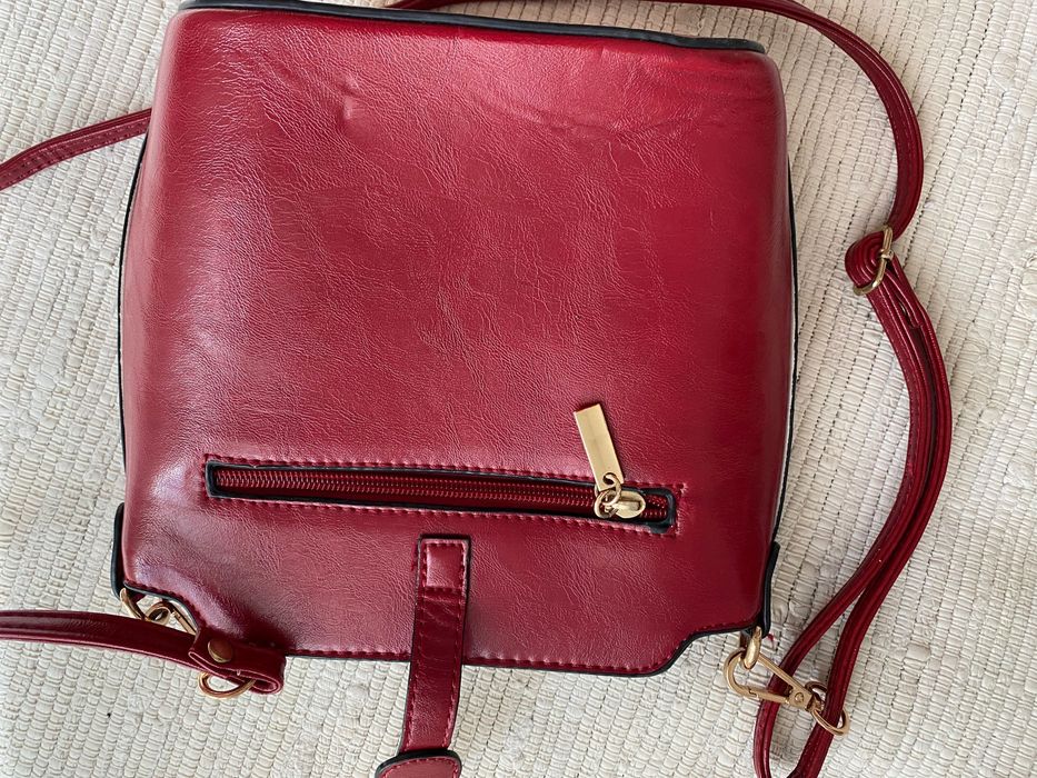 Carteira em autêntica pele cor encarnada