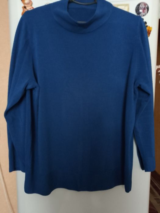 Продаю женскую шерстяную кофту, б/у, но в  хорошем состоянии.