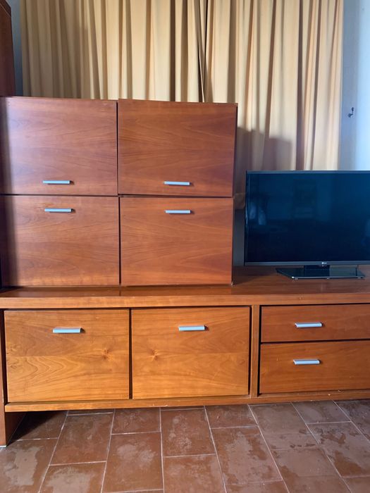 Móvel de sala para TV, usado madeira