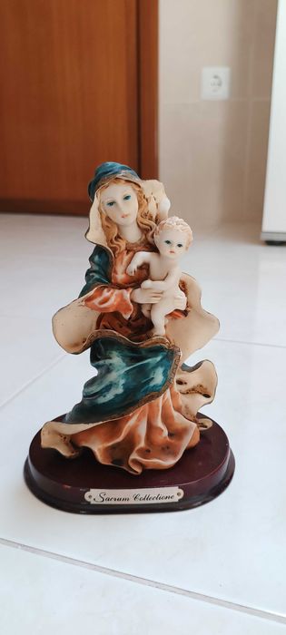 Várias imagens religiosas