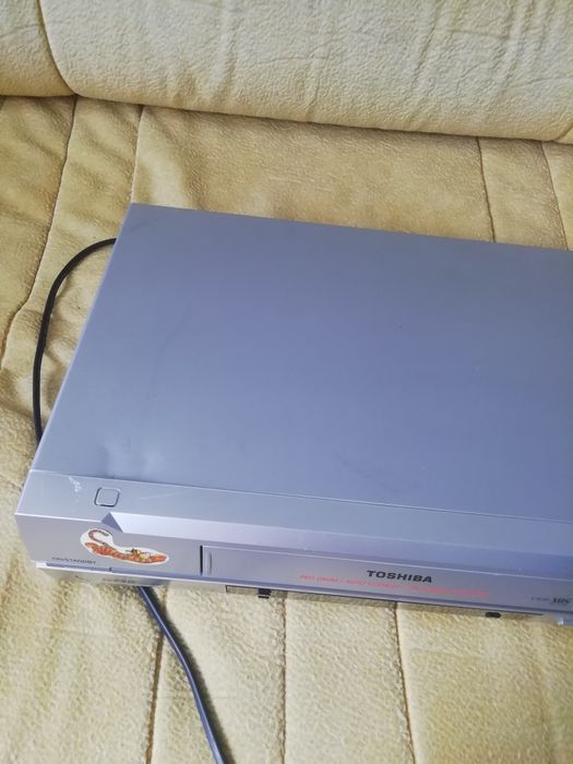 Видеомагнитофон Toshiba V-E30. Под ремонт.