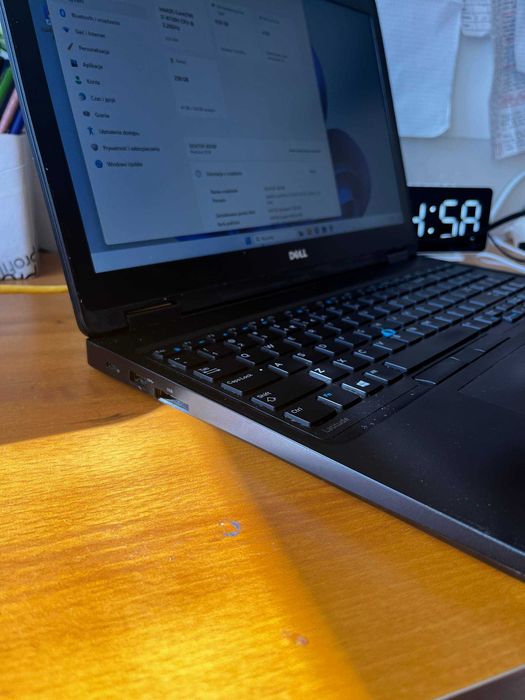 laptop DELL  Latitude5580 i7-8750H nvidia p600 4GB DDR4 8GB