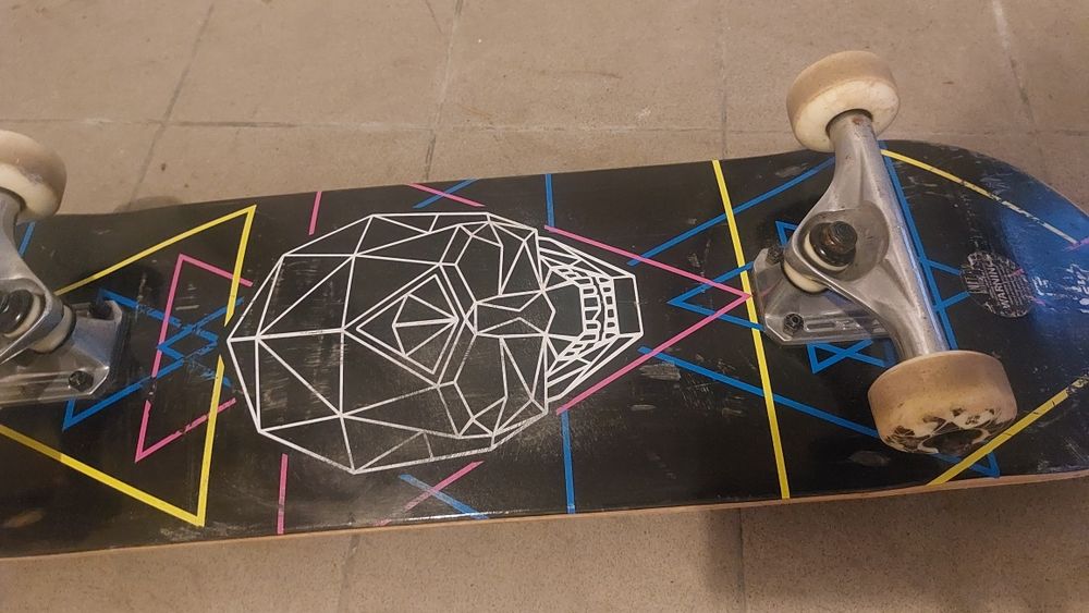 Skate caveira usado