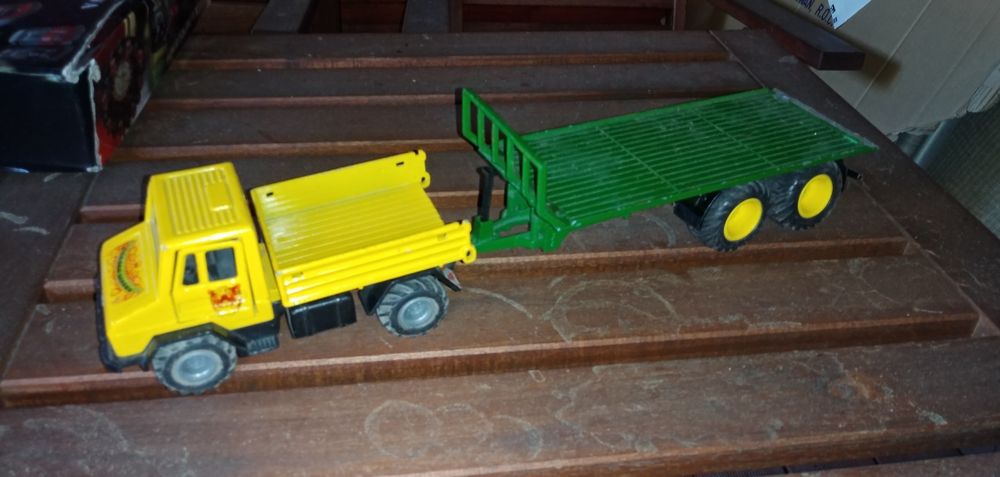 Duży model Mercedes Unimog Welly