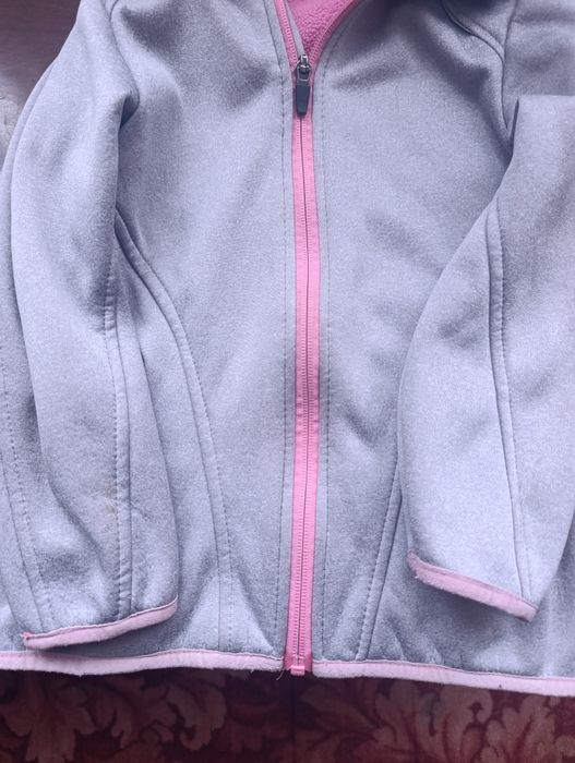 Вітровка для дівчинки.