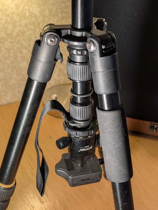 Продам штатив Zomei Q666