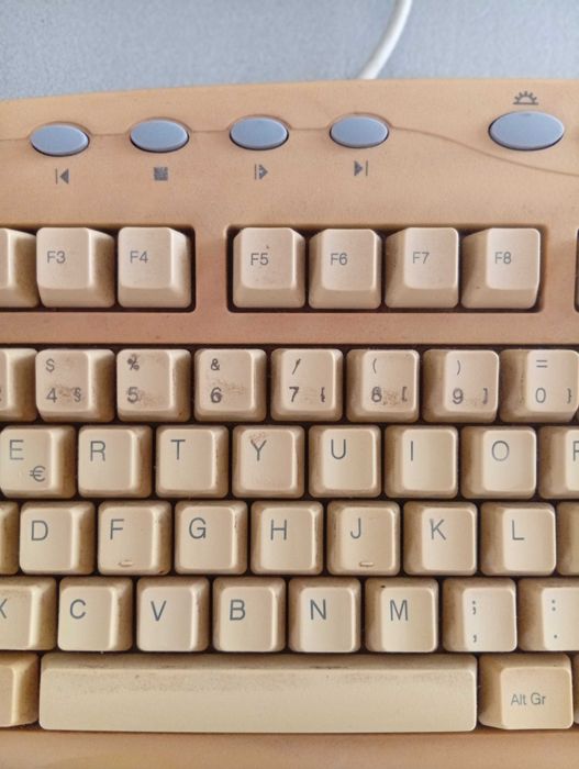 Teclado vintage TOTALMENTE MECANICO DE 1995