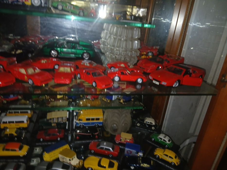 Colecao 140 carri minitura por 700 €