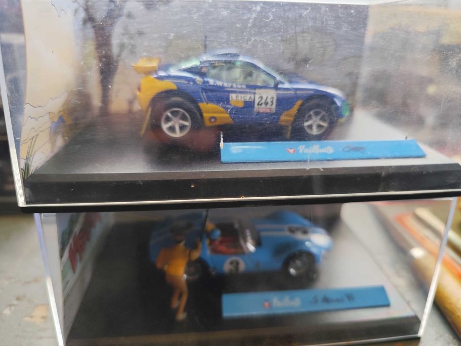 Carrinhos miniatura de várias marcas