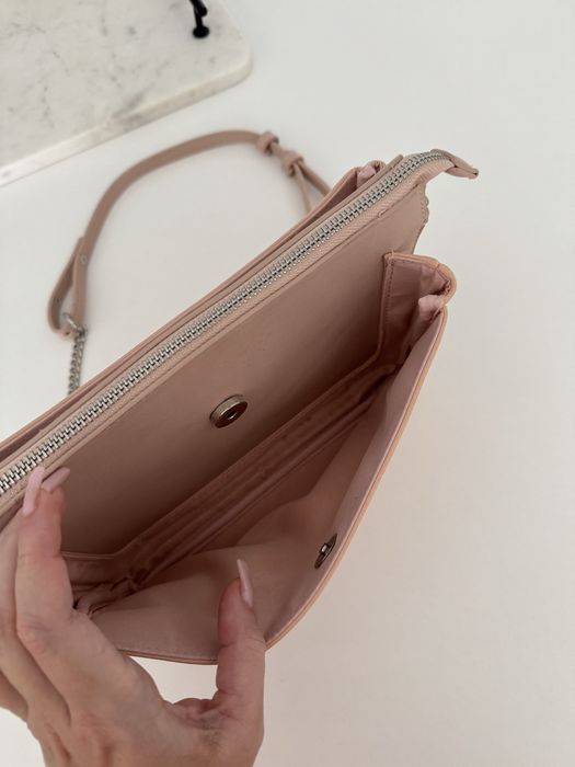 Piękna torebka z regulowanym paskiem na łańcuszku, Cropp