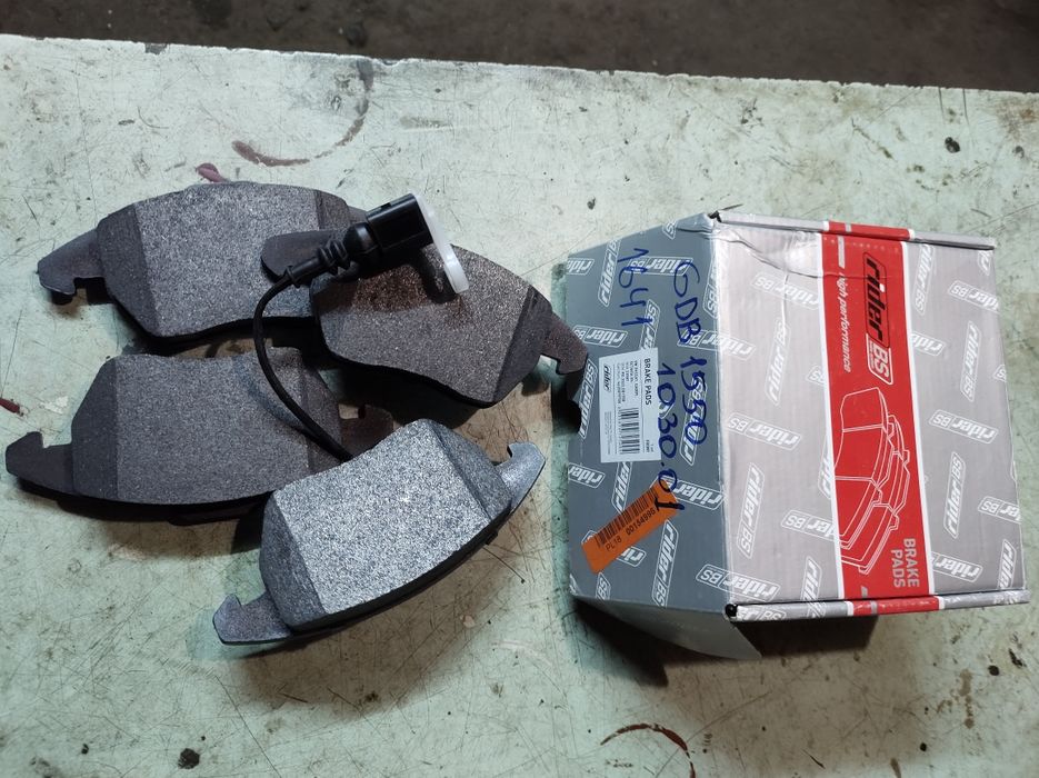 Тормозні колодки на W Cabbi  Максі.