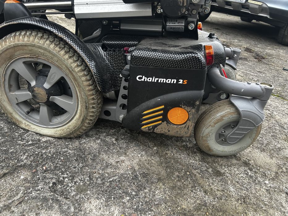 elektryczny wózek inwalidzki Permobil Chairman 2S karbon