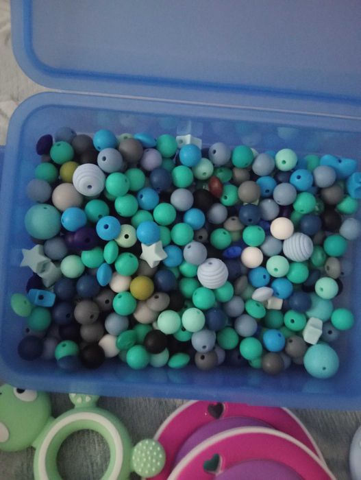 Vendo acessórios para fazer prendedor de chupetas