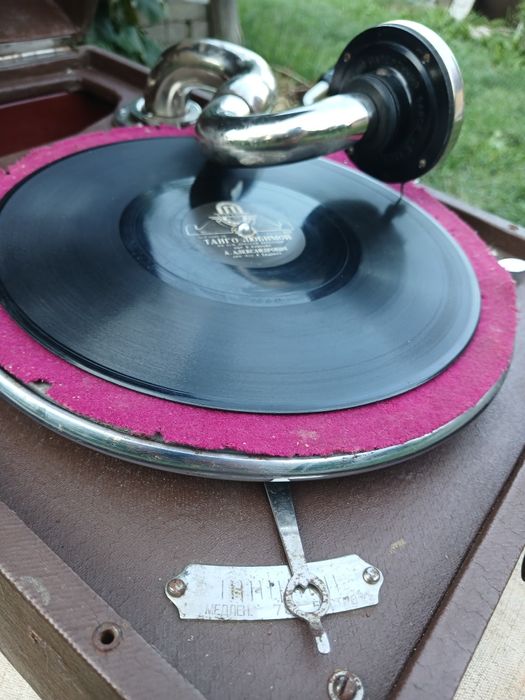 Патефон робочий з платівками. Вінниця